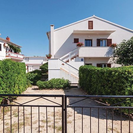 2 Bedroom Awesome Apartment In Pag Паг Екстериор снимка