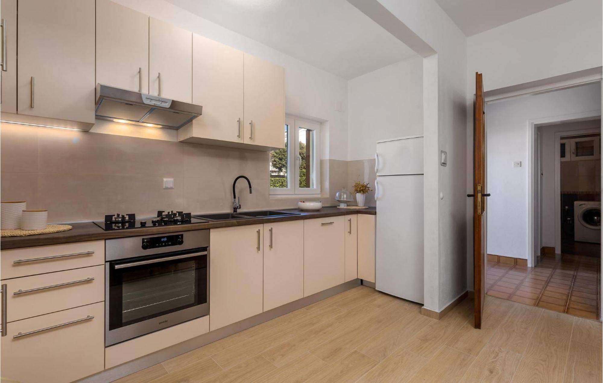 2 Bedroom Awesome Apartment In Pag Паг Екстериор снимка
