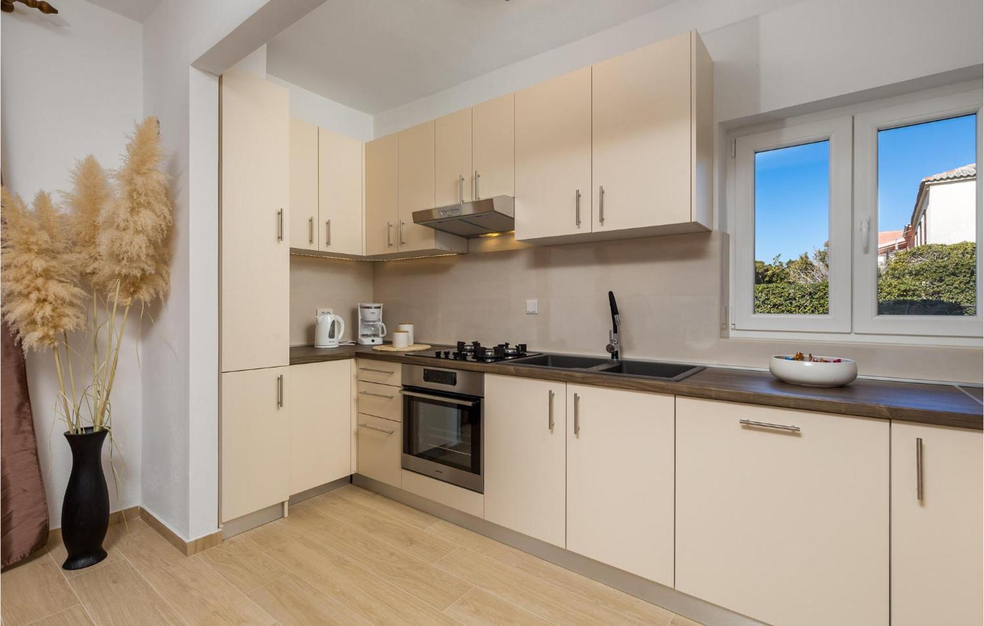 2 Bedroom Awesome Apartment In Pag Паг Екстериор снимка